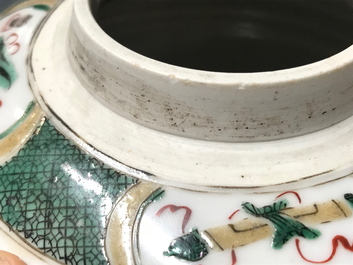 Un pot en porcelaine de Chine famille verte &agrave; d&eacute;cor de 'La Romance de la chambre de l'ouest', Kangxi